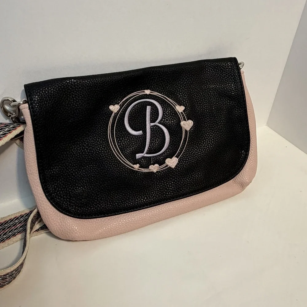 Thirty One Studio Clutch in Rose Blush Pebble Black Flap 